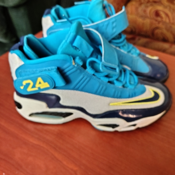 Old school Reeboks - Picture 9 of 16